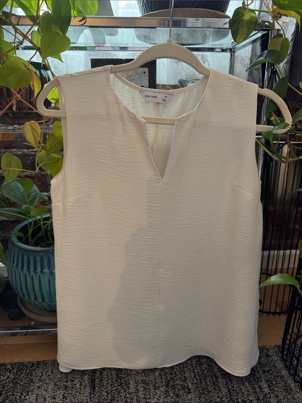 Nine West Cream Sleeveless V-Notch Textured Tank